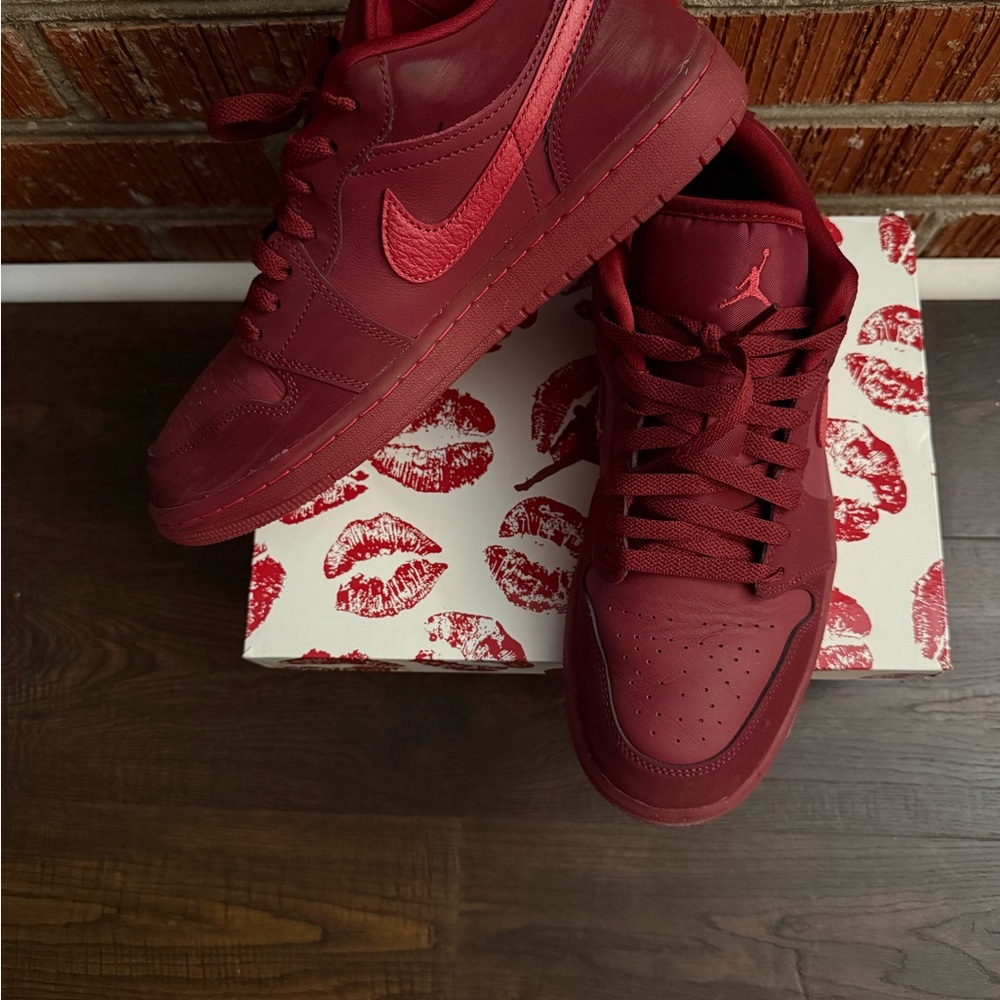 Jordan 1 Low SE "Team Red/Sierra Red" Women's Shoe - Picture 2 of 7